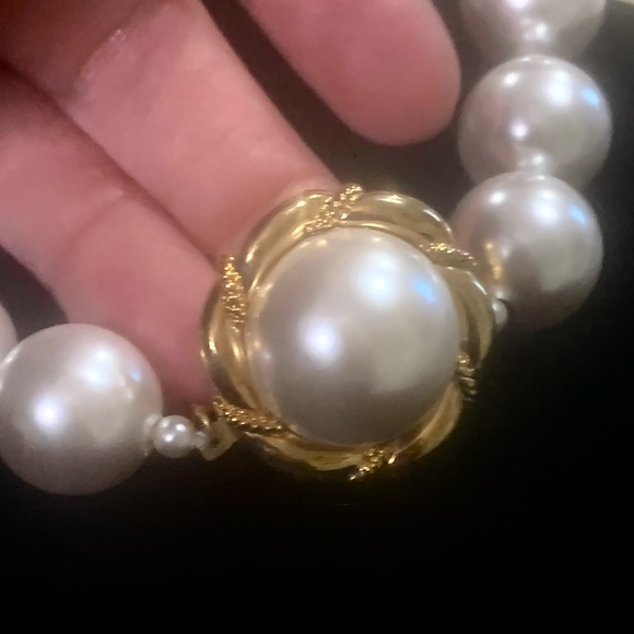 Tag Marked KR - Faux Pearl Choker Necklace Gold Tone - Picture 6 of 8